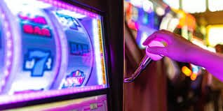 888mmk Live Baccarat Table မြန်မာကစားသူများ MMK ကျပ်ဖြင့် ကစားနေသောမြင်ကွင်း